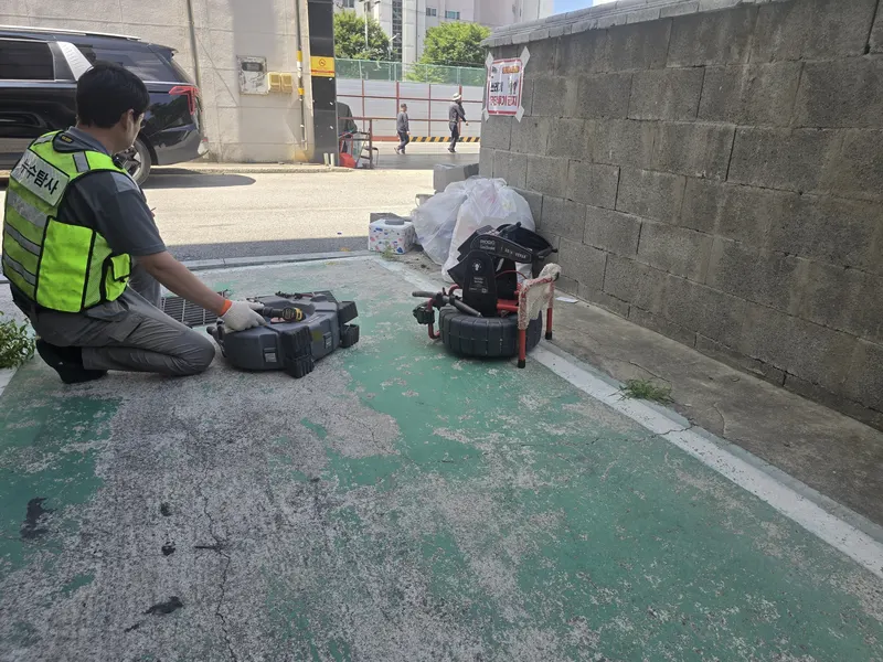 원룸화장실배수구막힘 시공 마무리 단계 현장 사진