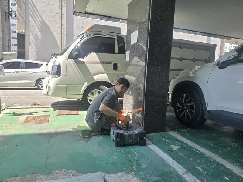 화장실배수구막힘주의사항 작업 진행 사진