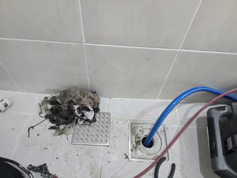 화장실배수구막힘공사 장비 사용 사진