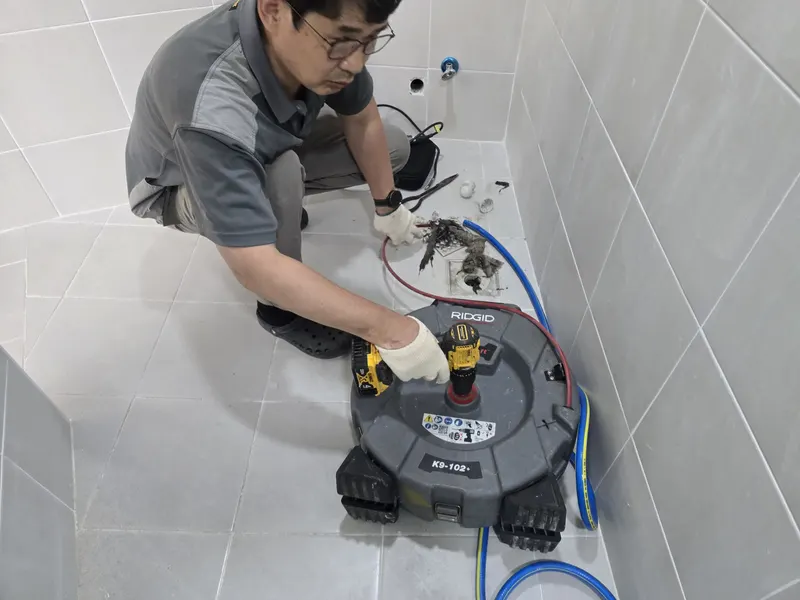 봉화 화장실배수구막힘 장비 사용 사진