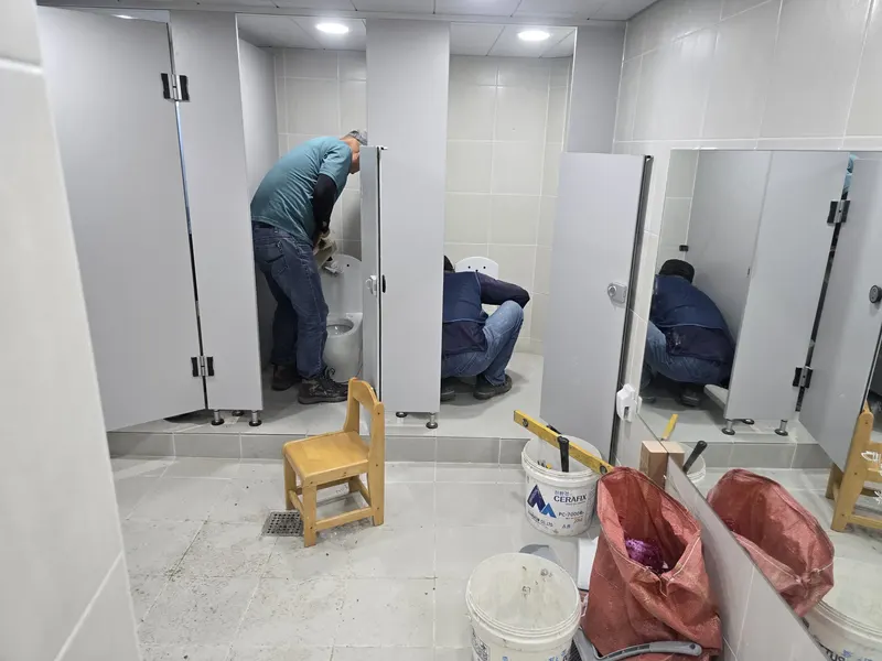 화장실배수구막힘반복 관련 배관 점검 현장 사진 — 반복의 구조적 원인 — 구배 불량, 관경 부